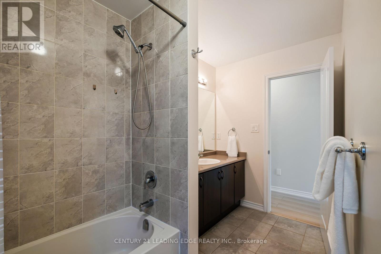 80 Wagner Crescent, Essa, Ontario  L0M 1B6 - Photo 36 - N12422550