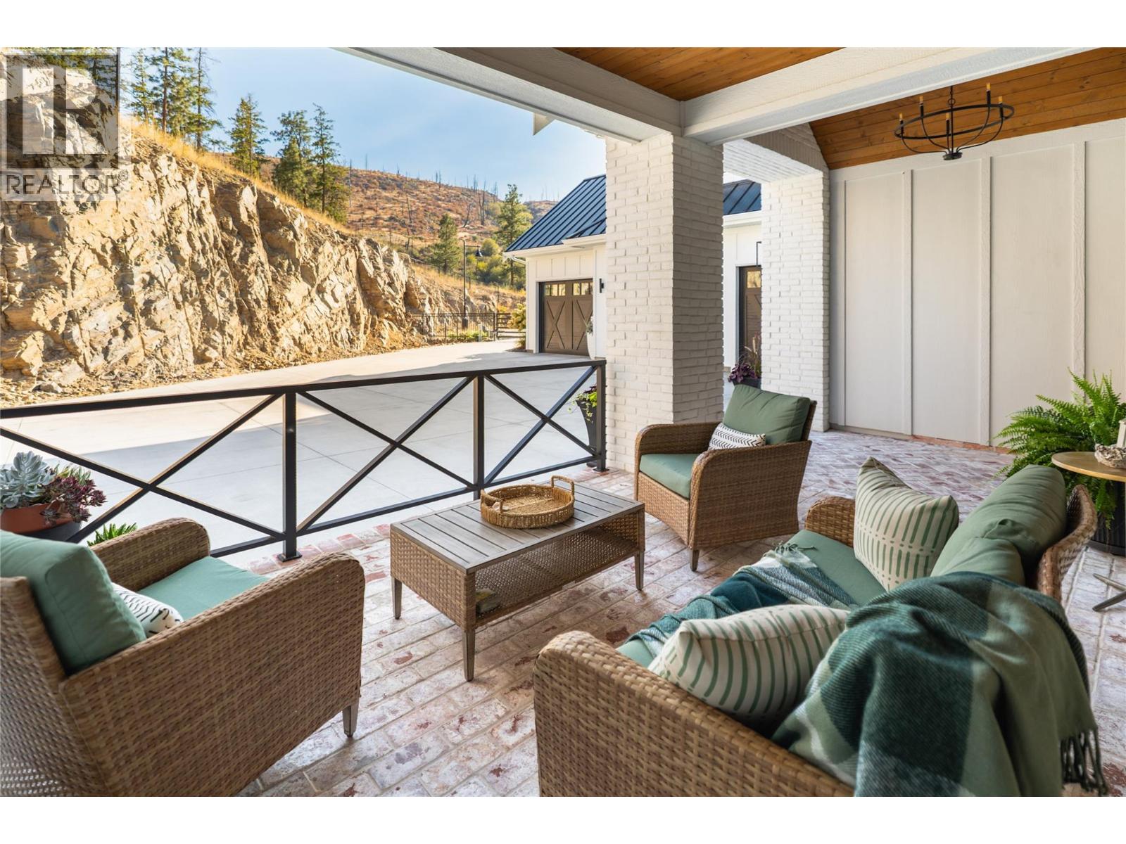 5635 UPPER MISSION Court Kelowna Photo 6