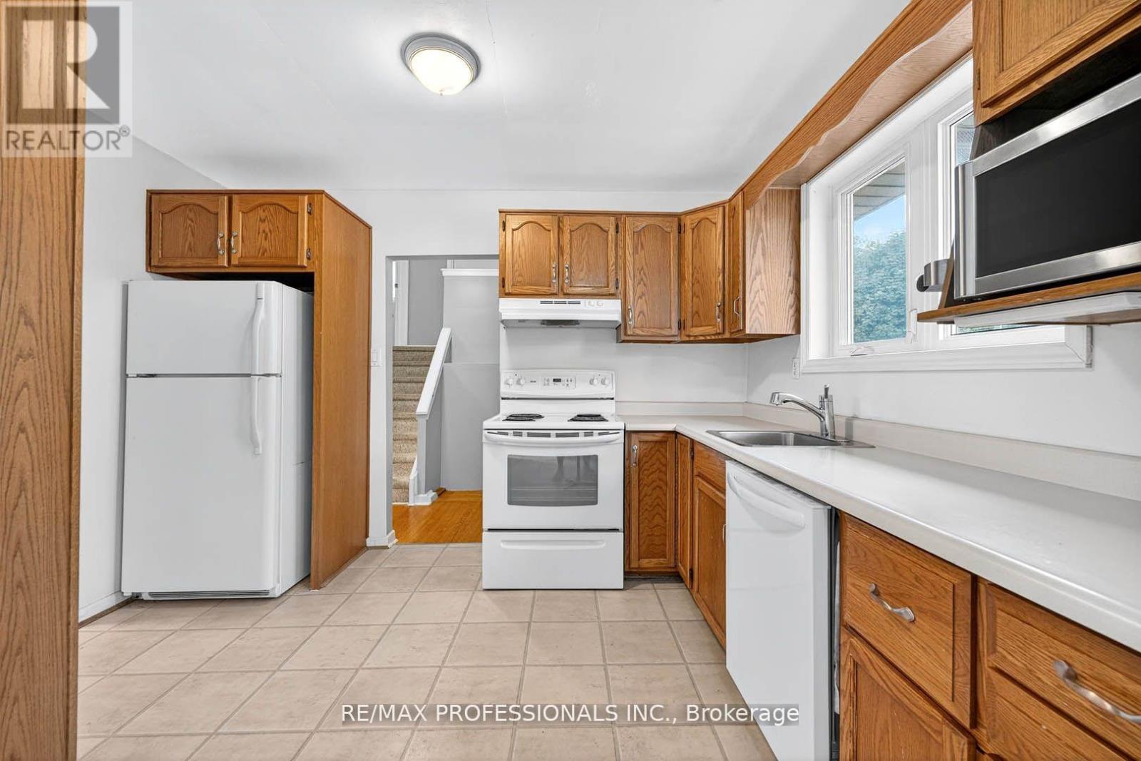 1784 Sandgate Crescent, Mississauga, Ontario  L5J 2E8 - Photo 10 - W12422573