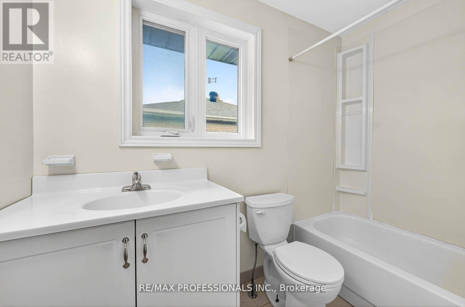 1784 Sandgate Crescent, Mississauga, Ontario  L5J 2E8 - Photo 20 - W12422573