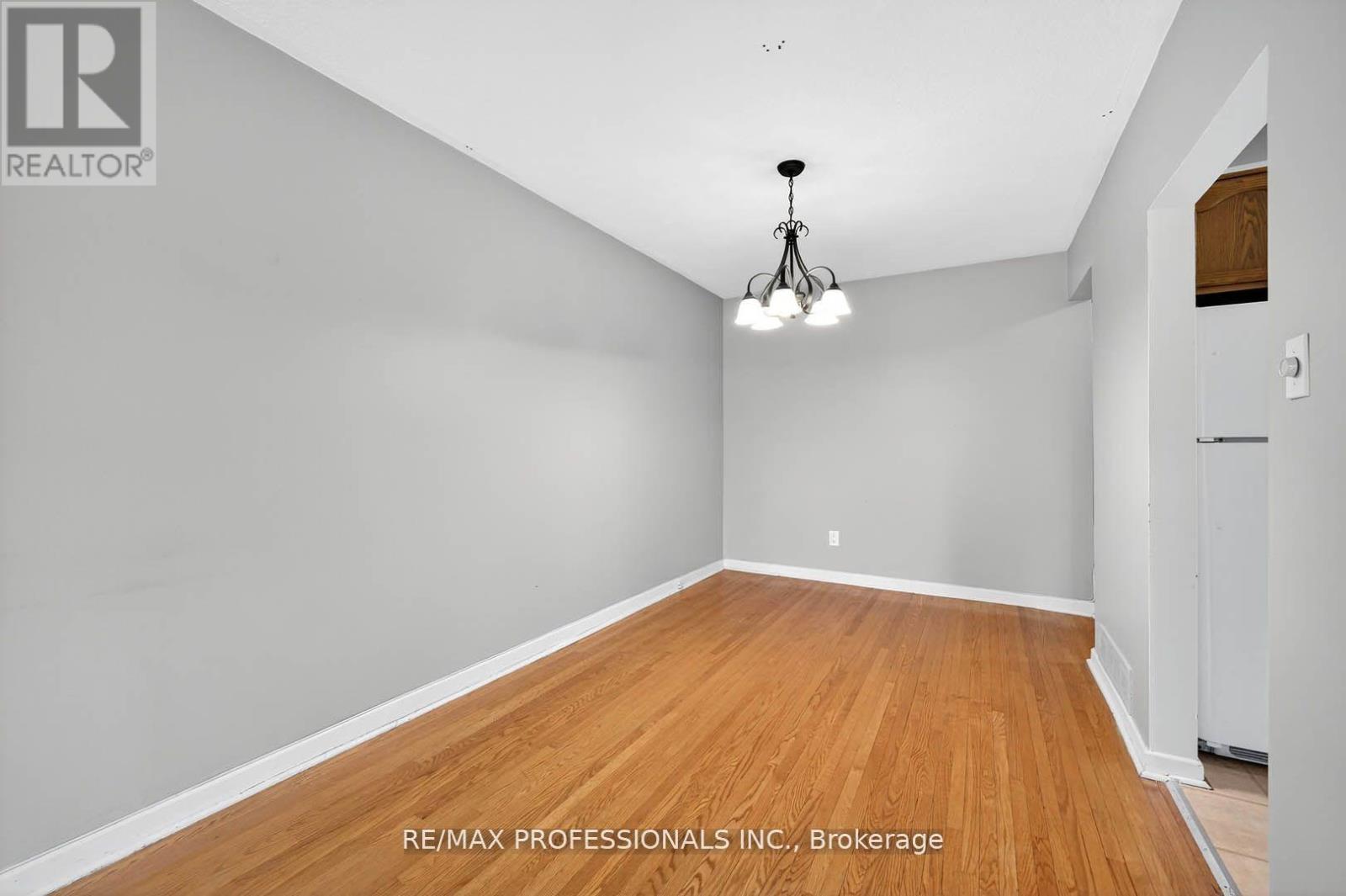 1784 Sandgate Crescent, Mississauga, Ontario  L5J 2E8 - Photo 7 - W12422573