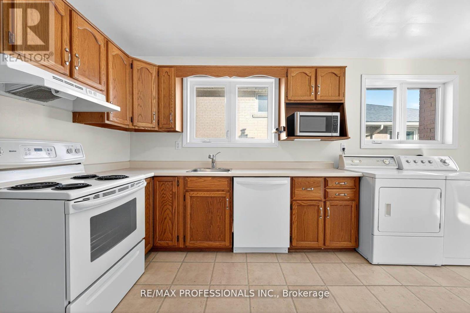 1784 Sandgate Crescent, Mississauga, Ontario  L5J 2E8 - Photo 8 - W12422573