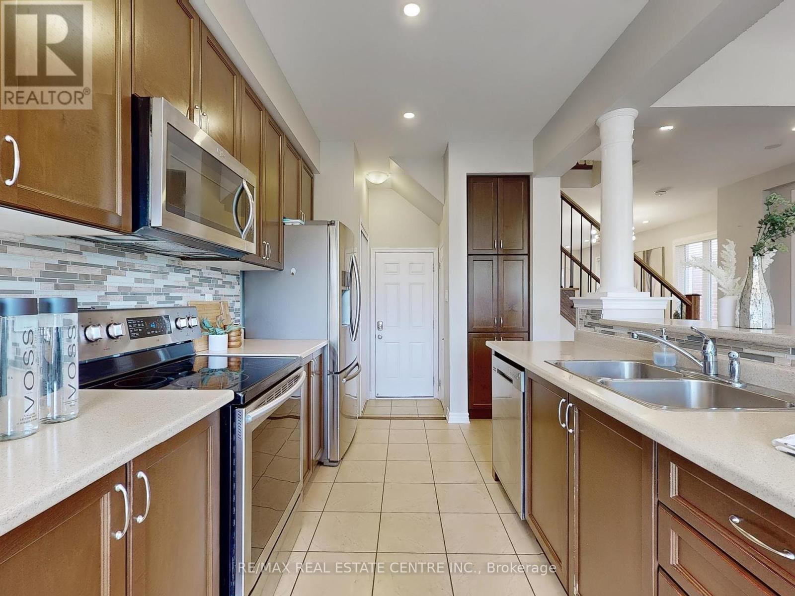 1538 Clitherow Street, Milton (Fo Ford), Ontario  L9E 0B1 - Photo 13 - W12422579