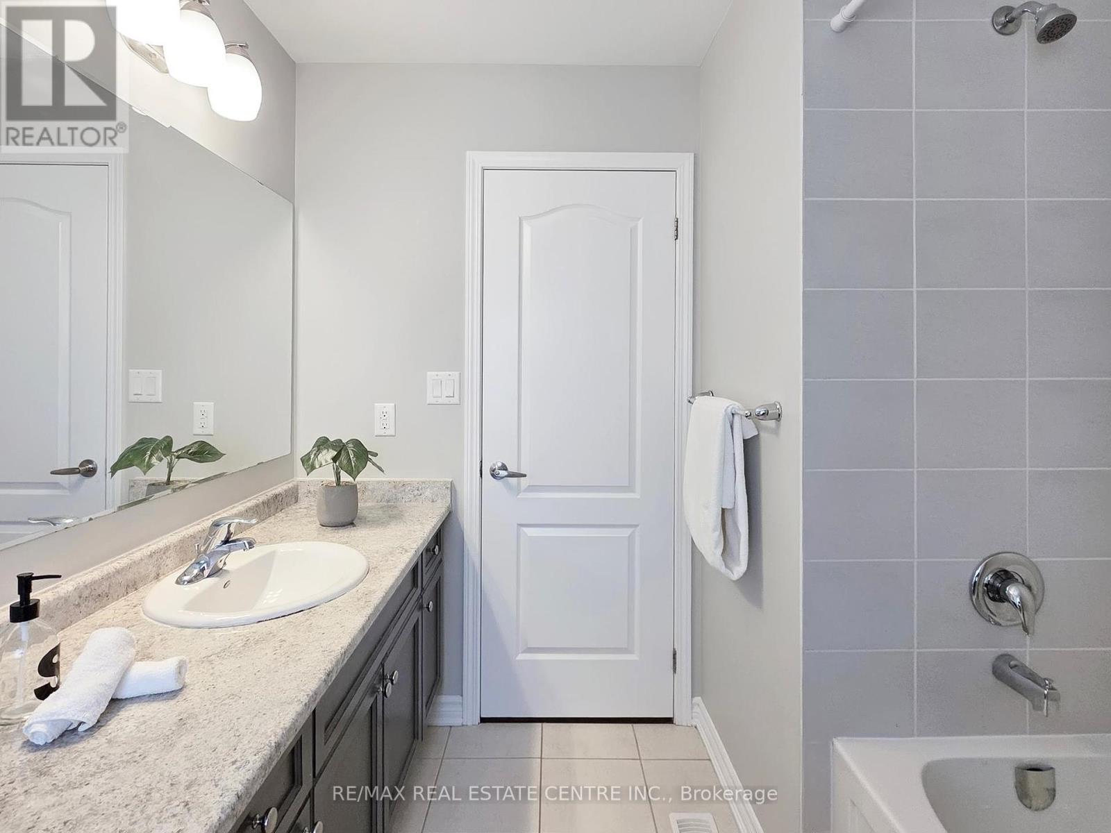 1538 Clitherow Street, Milton (Fo Ford), Ontario  L9E 0B1 - Photo 33 - W12422579