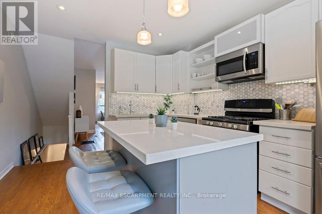 406 Margueretta Street, Toronto, Ontario  M6H 3S5 - Photo 17 - W12422583