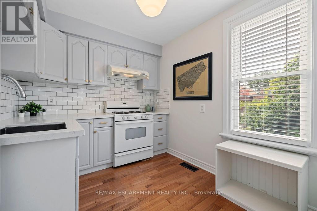 406 Margueretta Street, Toronto, Ontario  M6H 3S5 - Photo 31 - W12422583