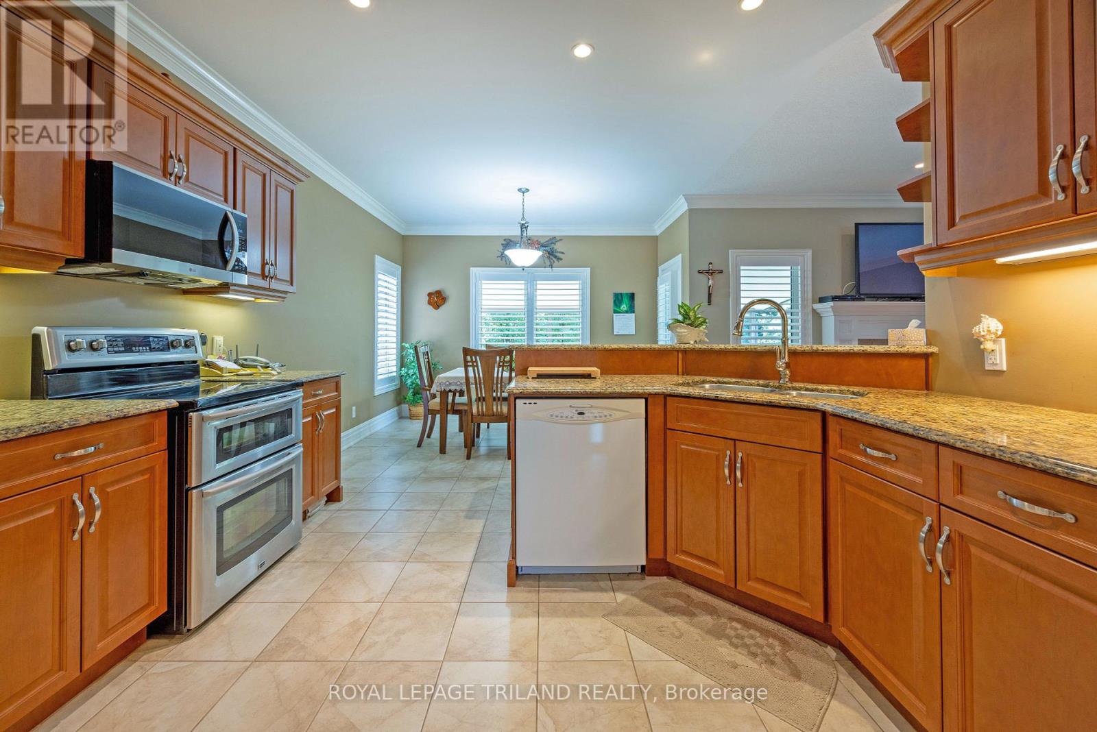 2285 Lilac Avenue, London South, Ontario  N6K 5E1 - Photo 21 - X12422612