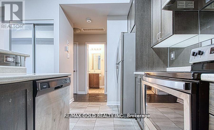 118 - 250 Sunny Meadow Boulevard, Brampton, Ontario  L6R 3Y7 - Photo 4 - W12422039