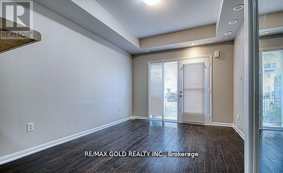 118 - 250 Sunny Meadow Boulevard, Brampton, Ontario  L6R 3Y7 - Photo 5 - W12422039