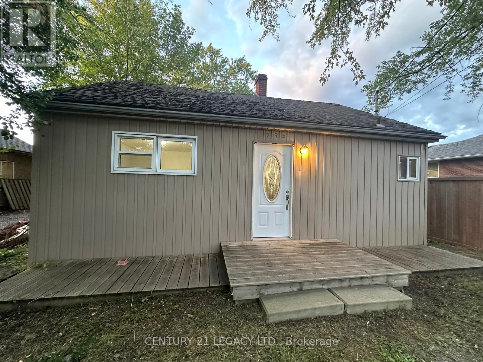 795 BARTON STREET, Hamilton, Ontario