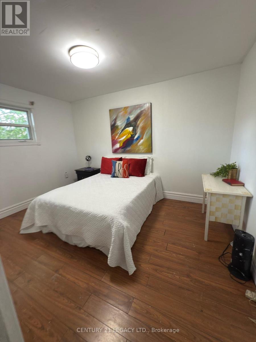 795 Barton Street, Hamilton, Ontario  L8E 5L8 - Photo 4 - X12422563