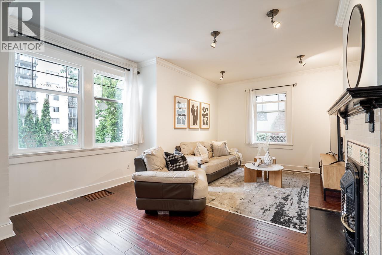 202 SEVENTH STREET, New Westminster, British Columbia