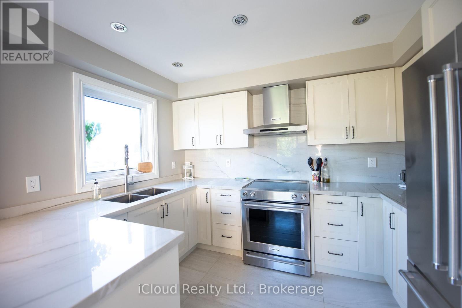 24 Aida Court, Caledon, Ontario  L7E 2G8 - Photo 12 - W12421013