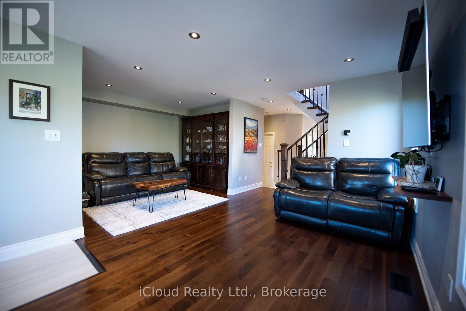 24 Aida Court, Caledon, Ontario  L7E 2G8 - Photo 6 - W12421013