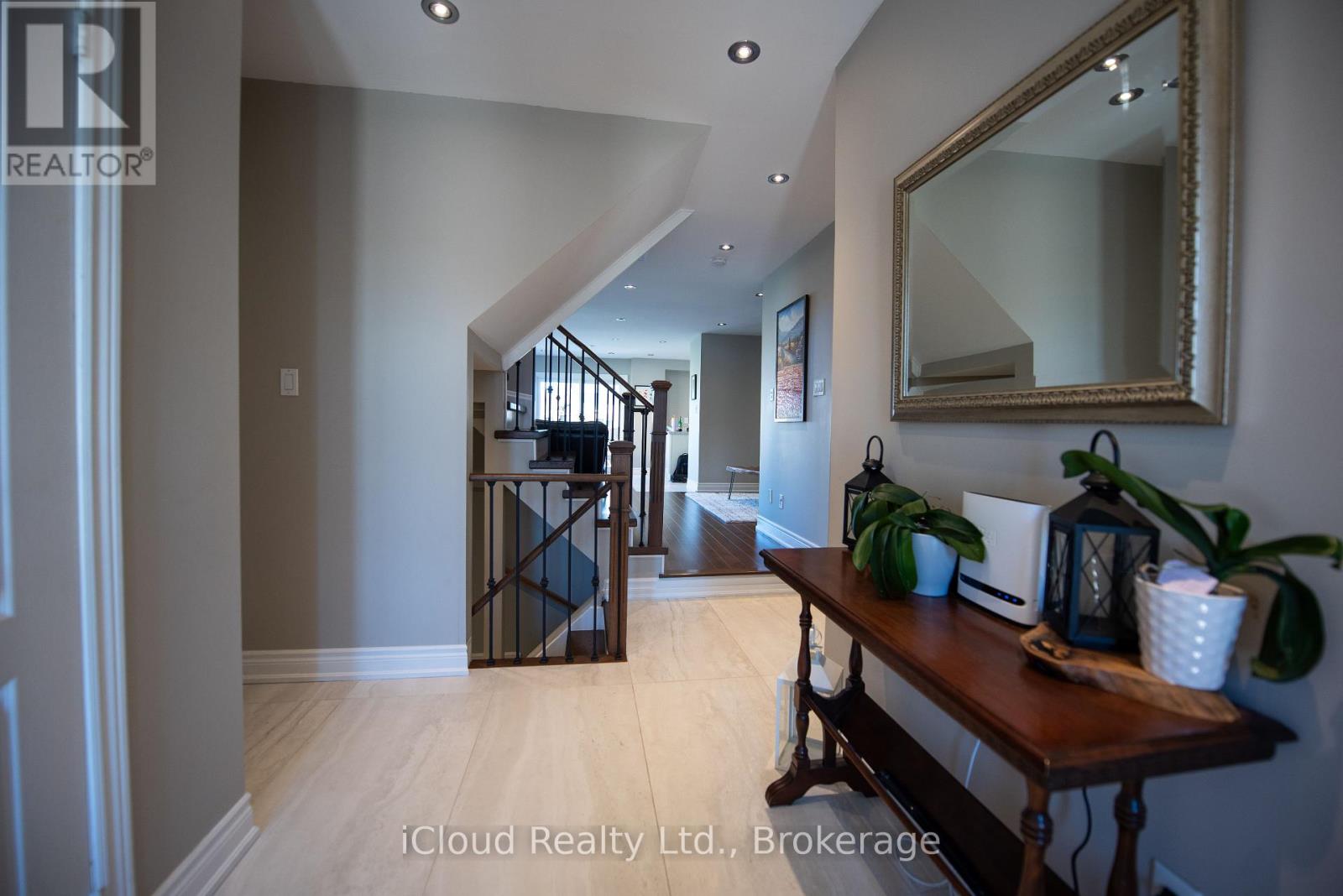 24 Aida Court, Caledon, Ontario  L7E 2G8 - Photo 5 - W12421013