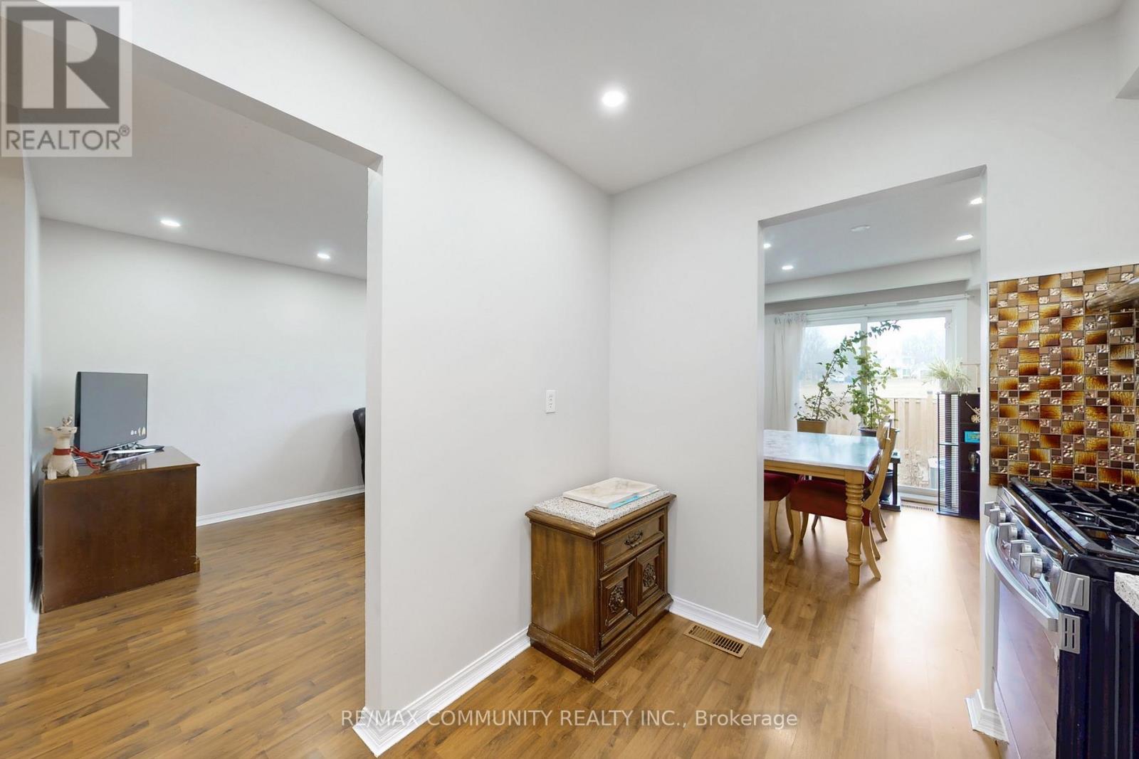 18 Knightsbridge Way, Markham, Ontario  L3P 3W5 - Photo 12 - N12422626