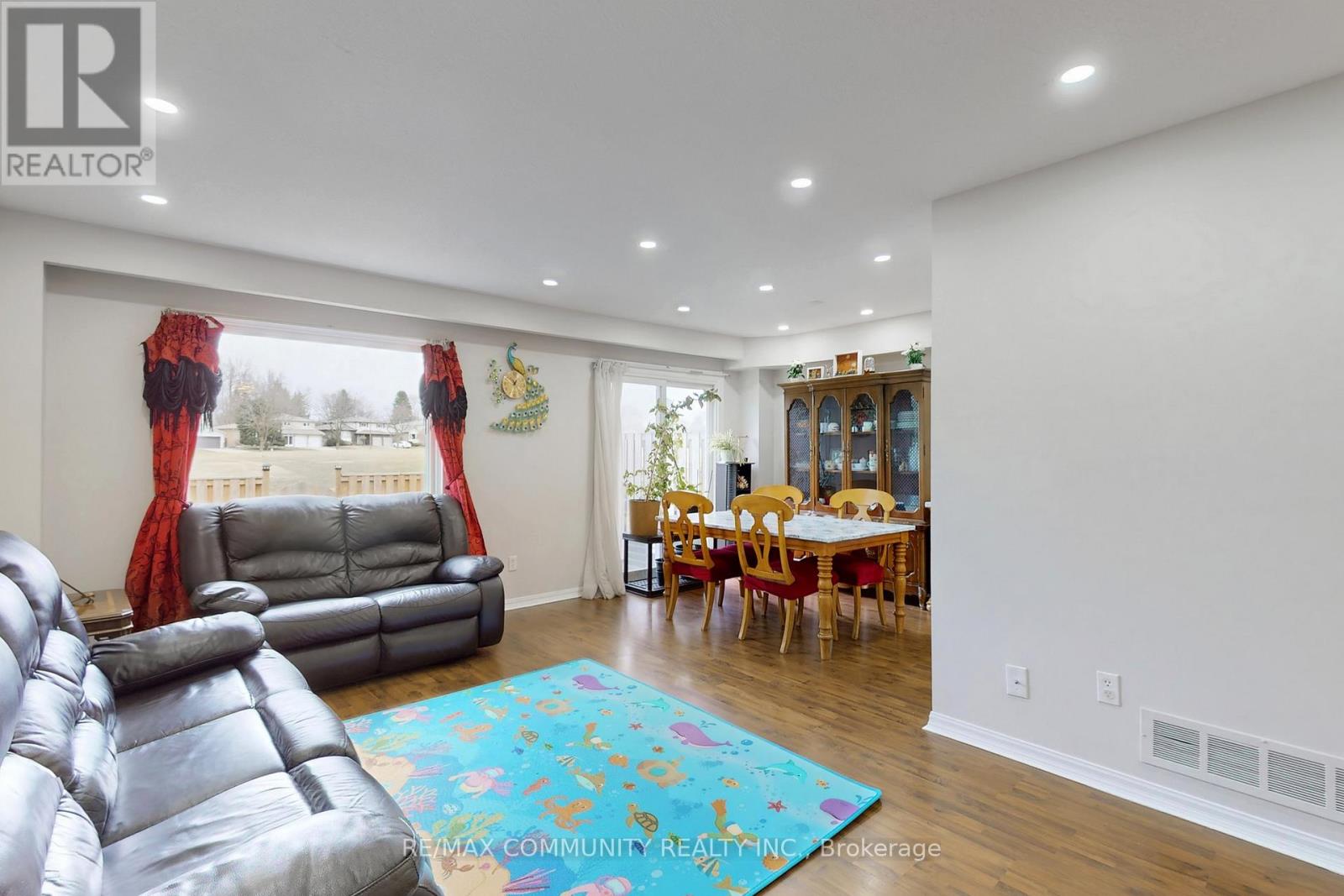 18 Knightsbridge Way, Markham, Ontario  L3P 3W5 - Photo 4 - N12422626