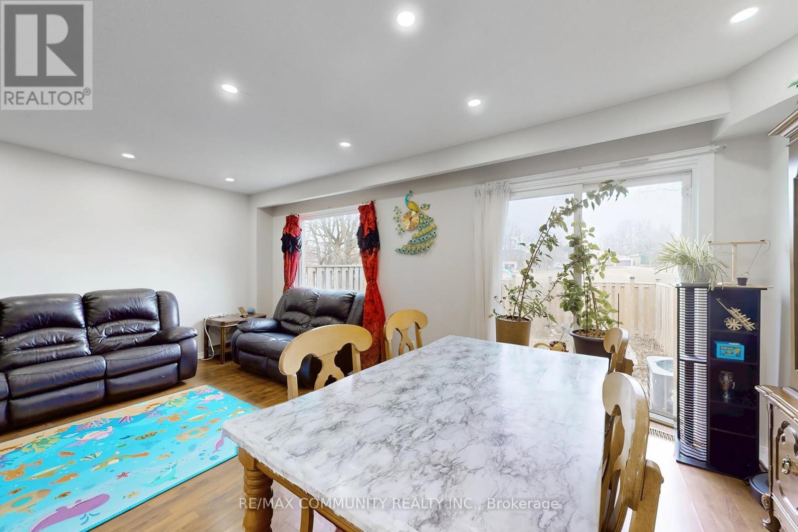 18 Knightsbridge Way, Markham, Ontario  L3P 3W5 - Photo 9 - N12422626
