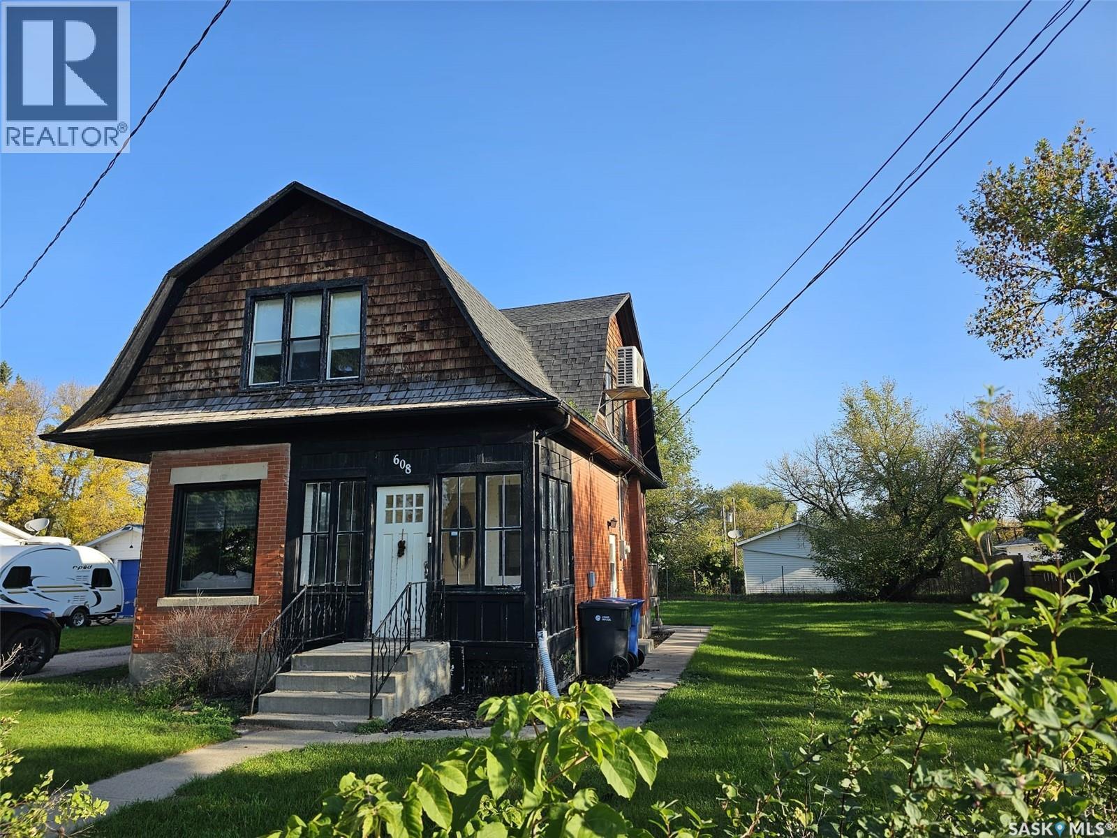 608 Walsh Avenue, Oxbow, Saskatchewan  S0C 2B0 - Photo 3 - SK019077