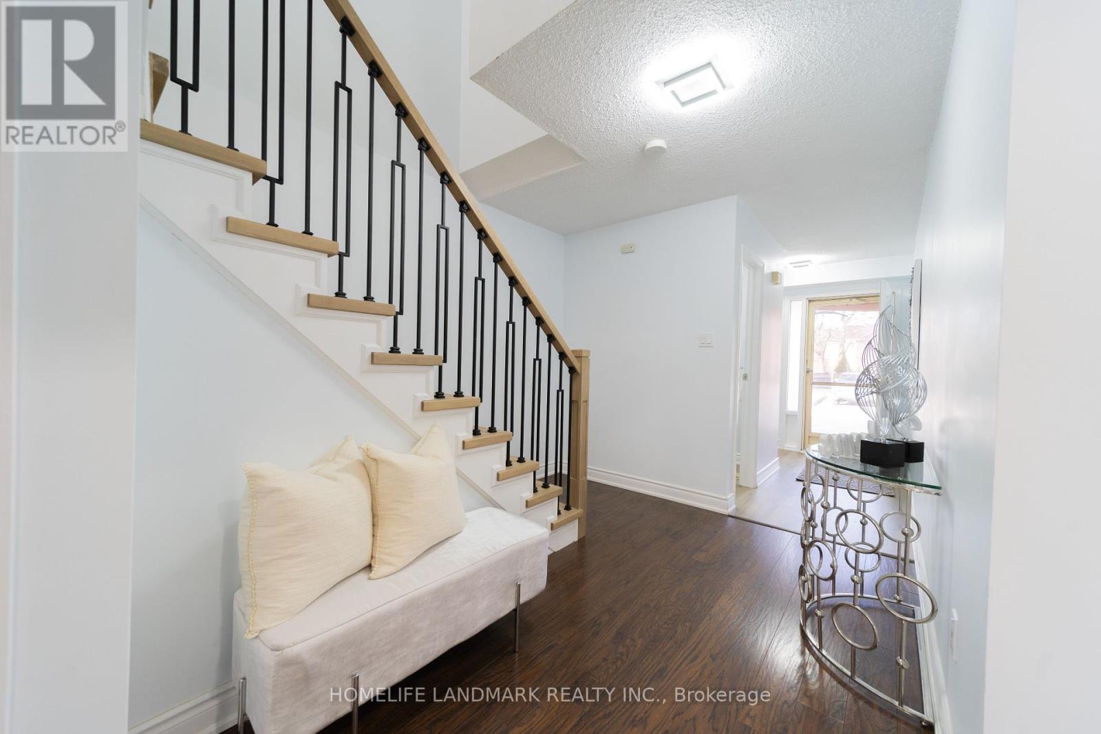 39 - 1230 Kirstie Court, Oakville, Ontario  L6H 5C3 - Photo 11 - W12422592