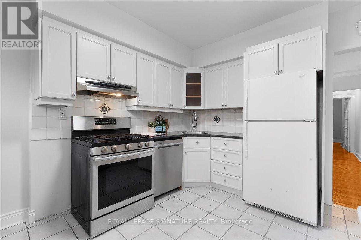 42 Manchester Avenue, Toronto, Ontario  M6G 1V3 - Photo 14 - W12422602