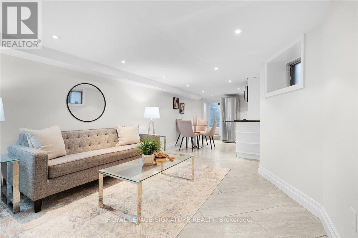 42 Manchester Avenue, Toronto, Ontario  M6G 1V3 - Photo 32 - W12422602