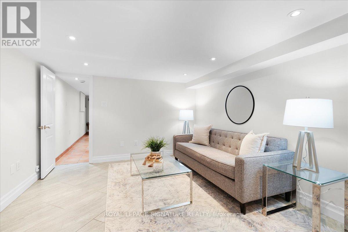 42 Manchester Avenue, Toronto, Ontario  M6G 1V3 - Photo 33 - W12422602