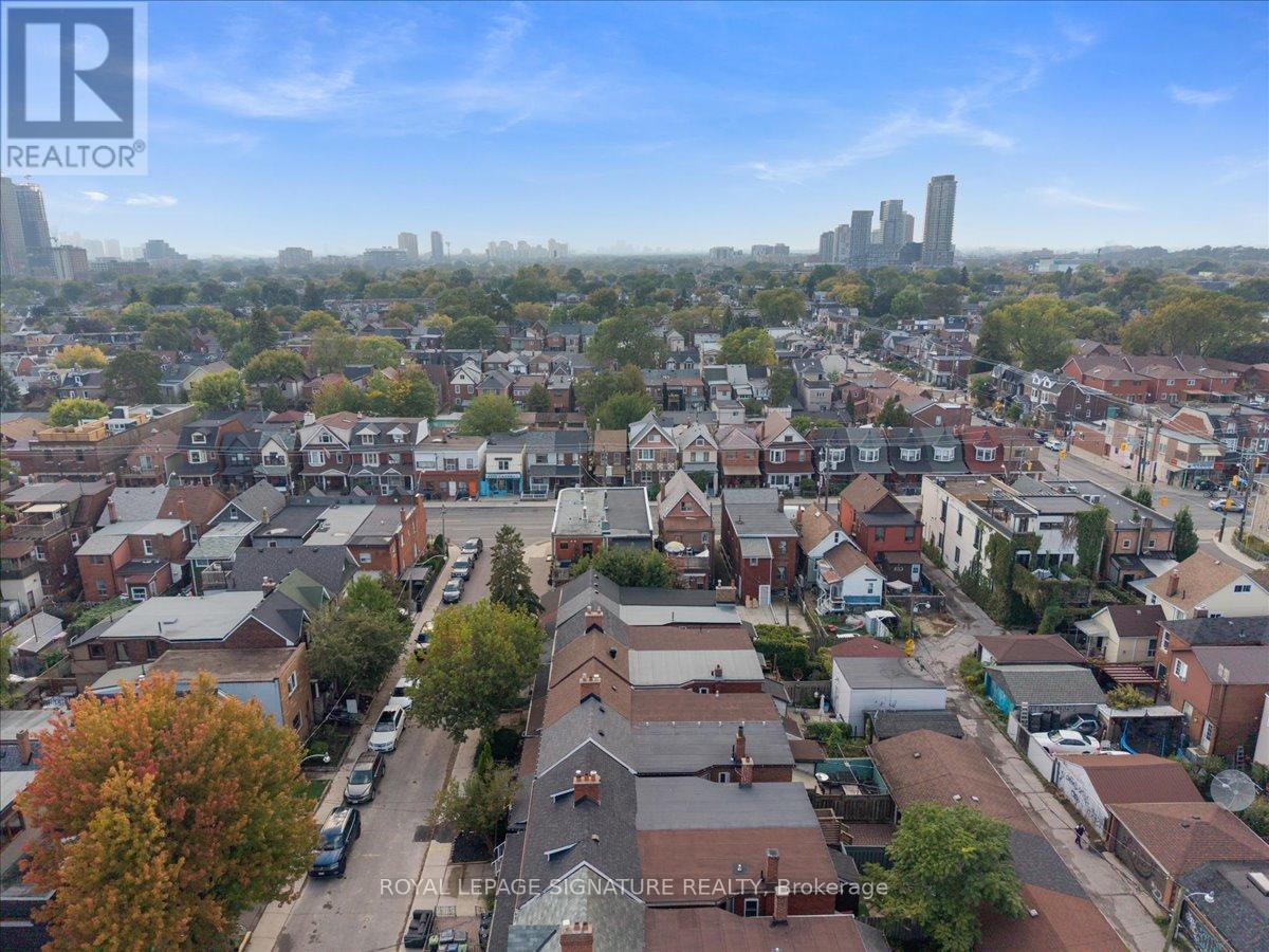 42 Manchester Avenue, Toronto, Ontario  M6G 1V3 - Photo 45 - W12422602