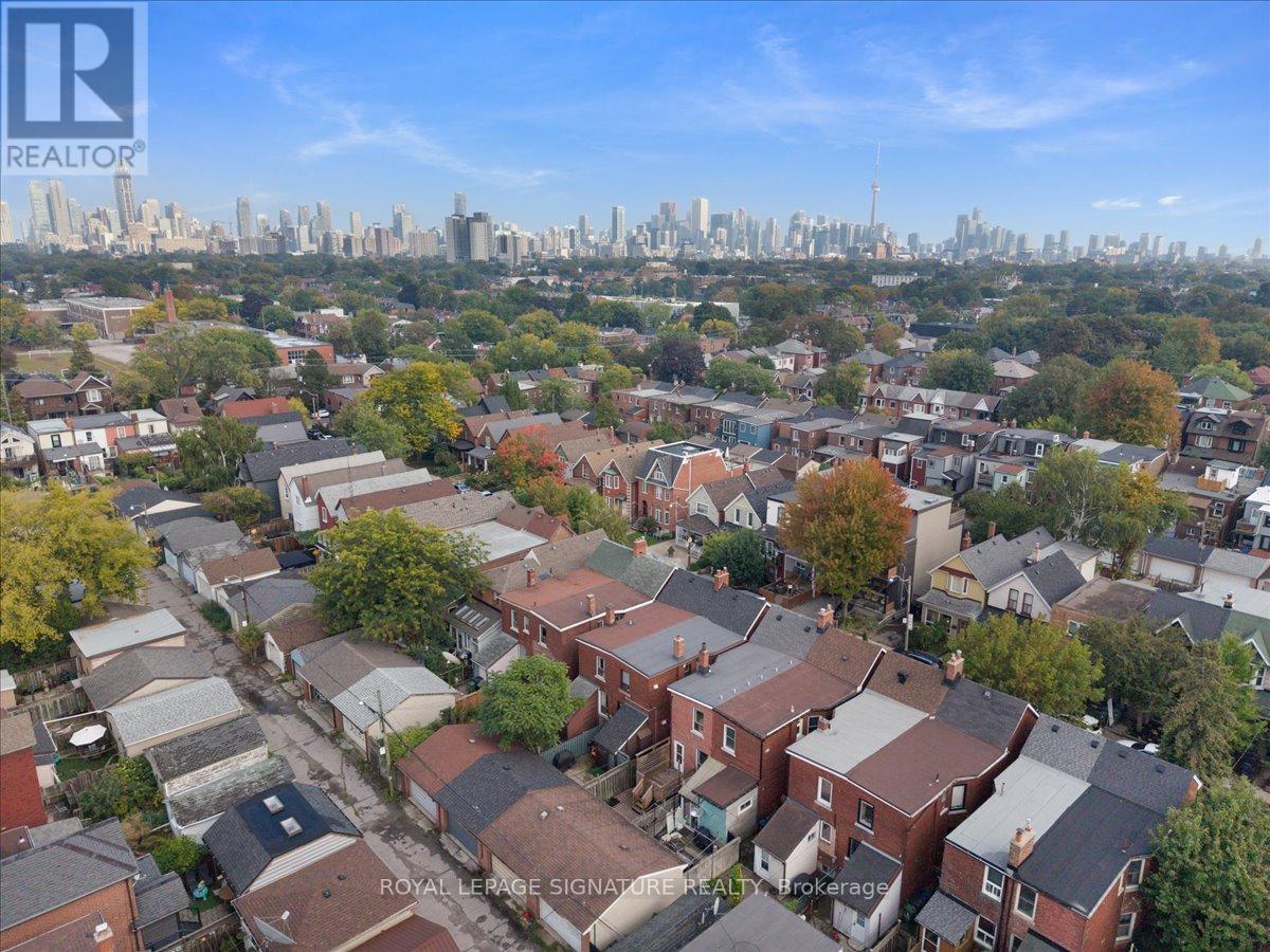 42 Manchester Avenue, Toronto, Ontario  M6G 1V3 - Photo 47 - W12422602