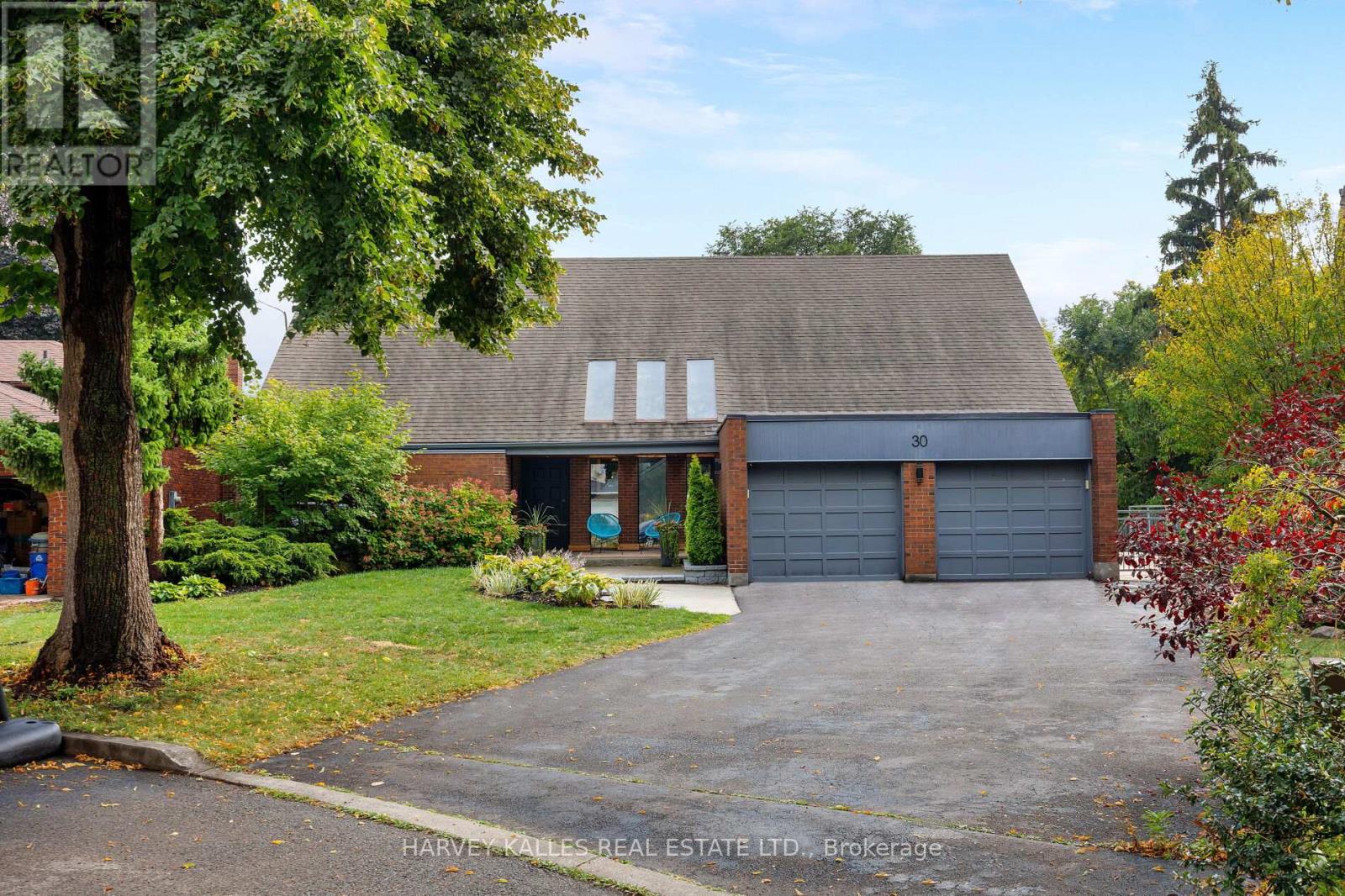 30 Neilor Crescent, Toronto, Ontario  M9C 1K4 - Photo 2 - W12422603
