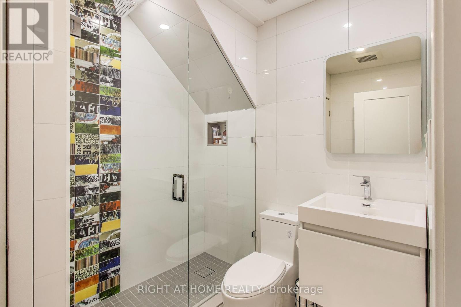 57 Gwynne Avenue, Toronto, Ontario  M6K 2C5 - Photo 23 - W12422615