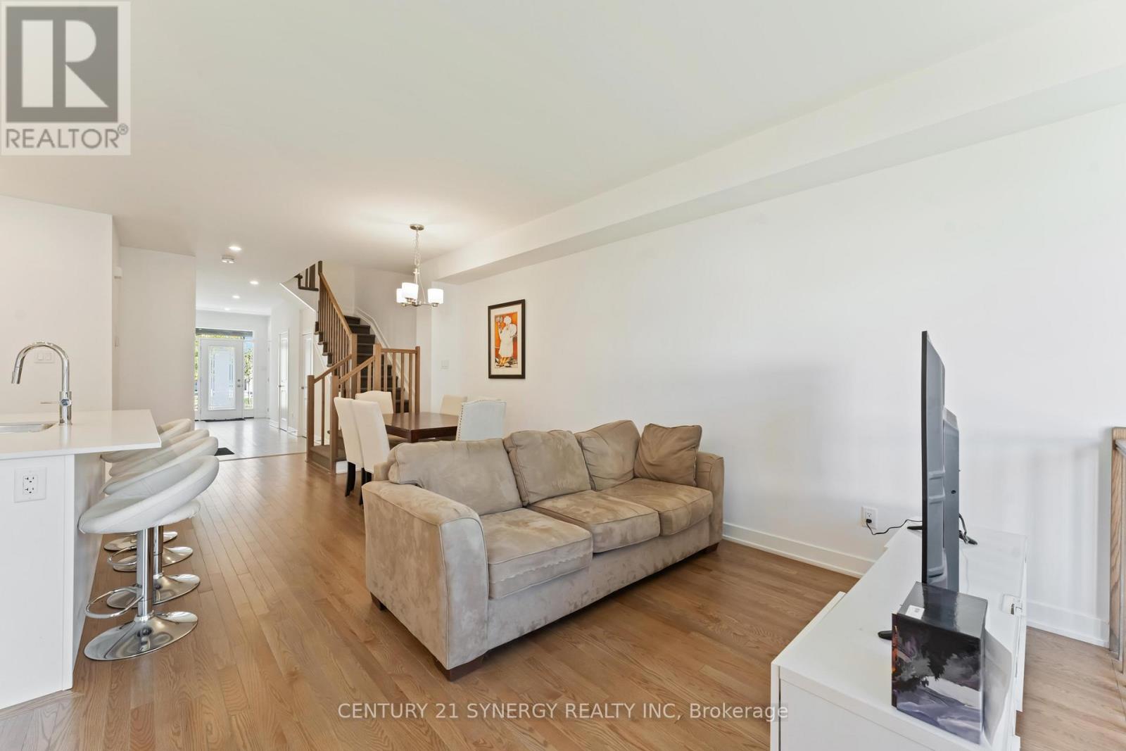 254 Finsbury Avenue, Ottawa, Ontario  K2S 2Y2 - Photo 4 - X12422643