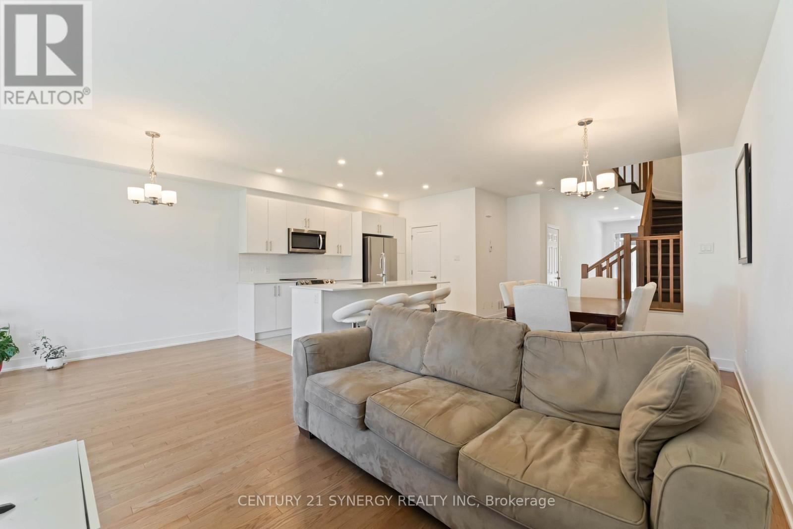 254 Finsbury Avenue, Ottawa, Ontario  K2S 2Y2 - Photo 5 - X12422643