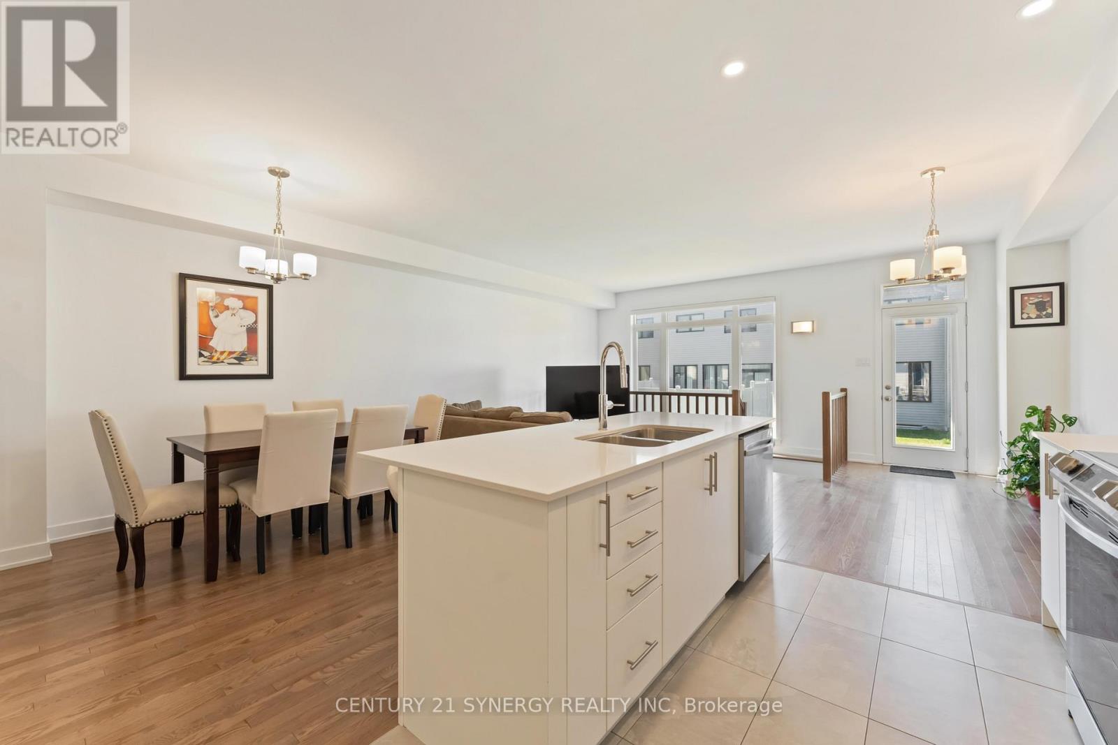 254 Finsbury Avenue, Ottawa, Ontario  K2S 2Y2 - Photo 8 - X12422643