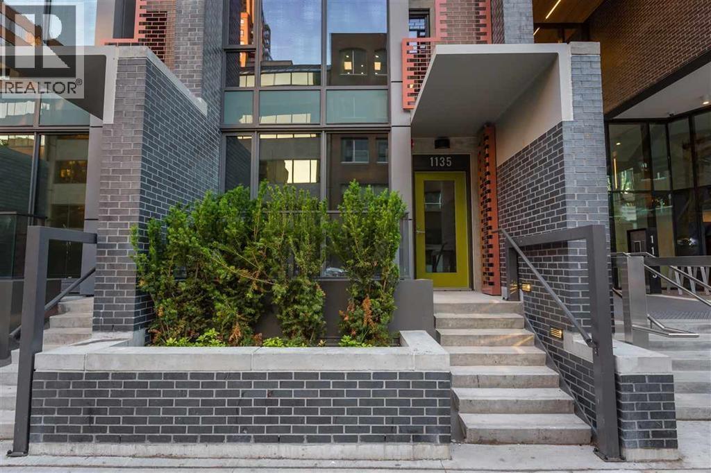 1135 HORNBY STREET, Vancouver, British Columbia