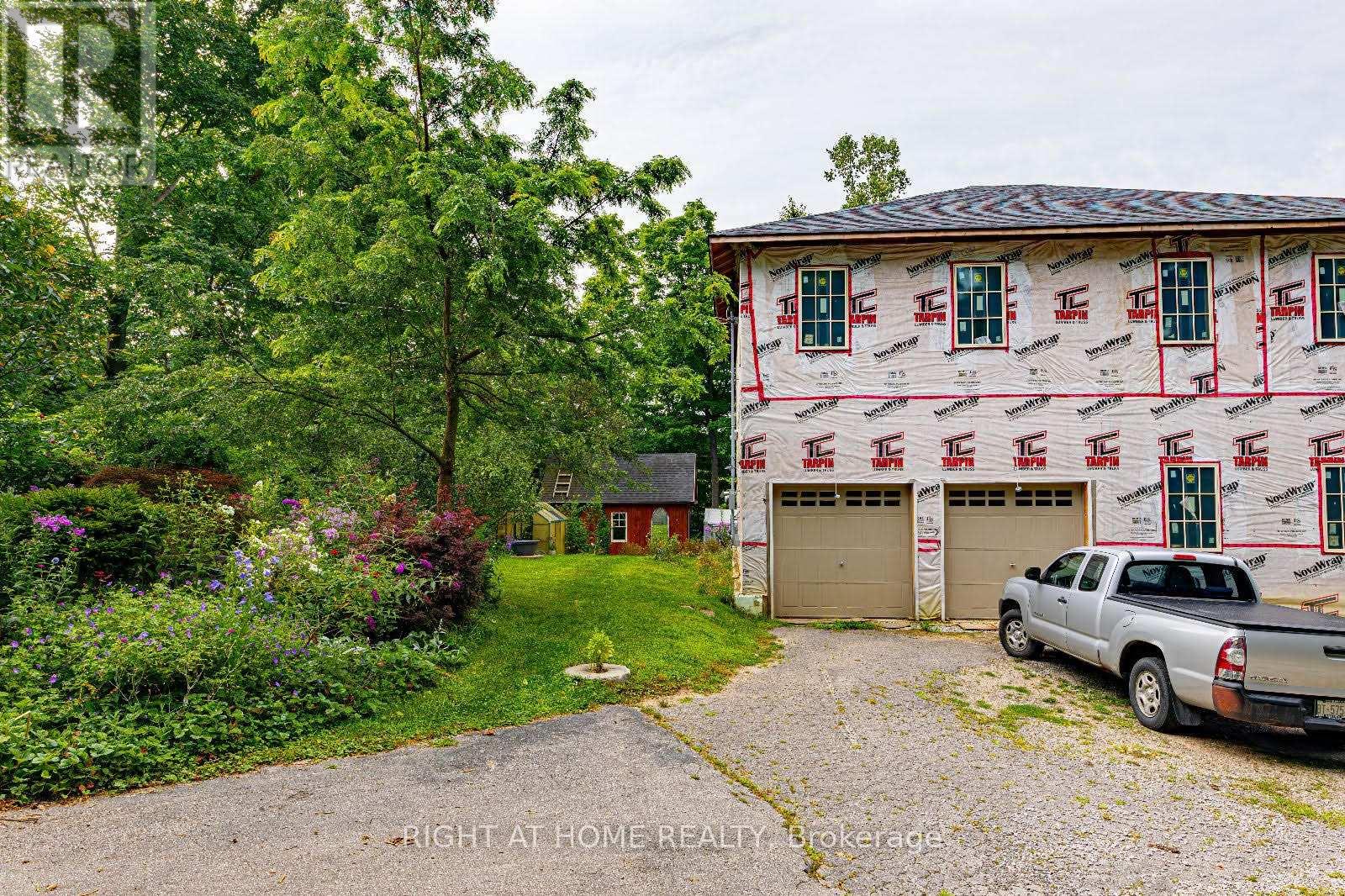 40 Old Church Road, King, Ontario  L7B 1K4 - Photo 4 - N12422629