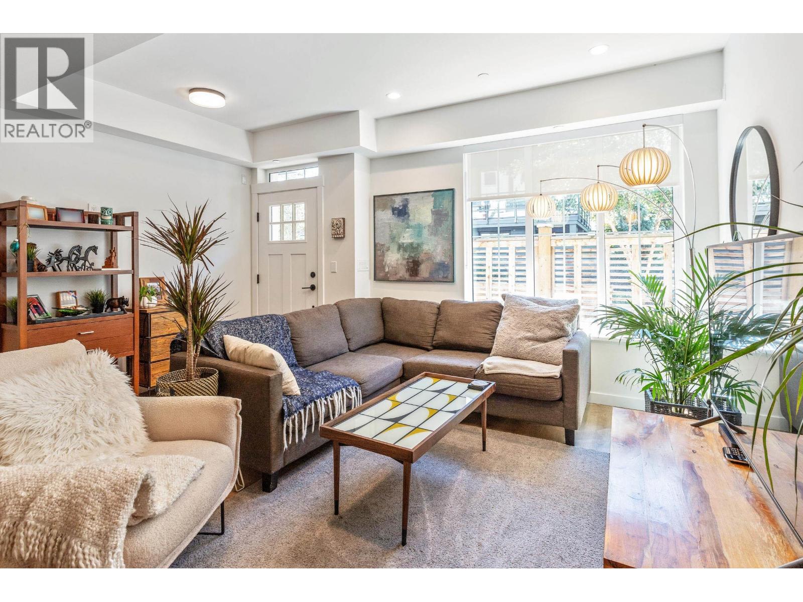 6 237 Ridgeway Avenue, North Vancouver, British Columbia  V7L 0H6 - Photo 1 - R3051529