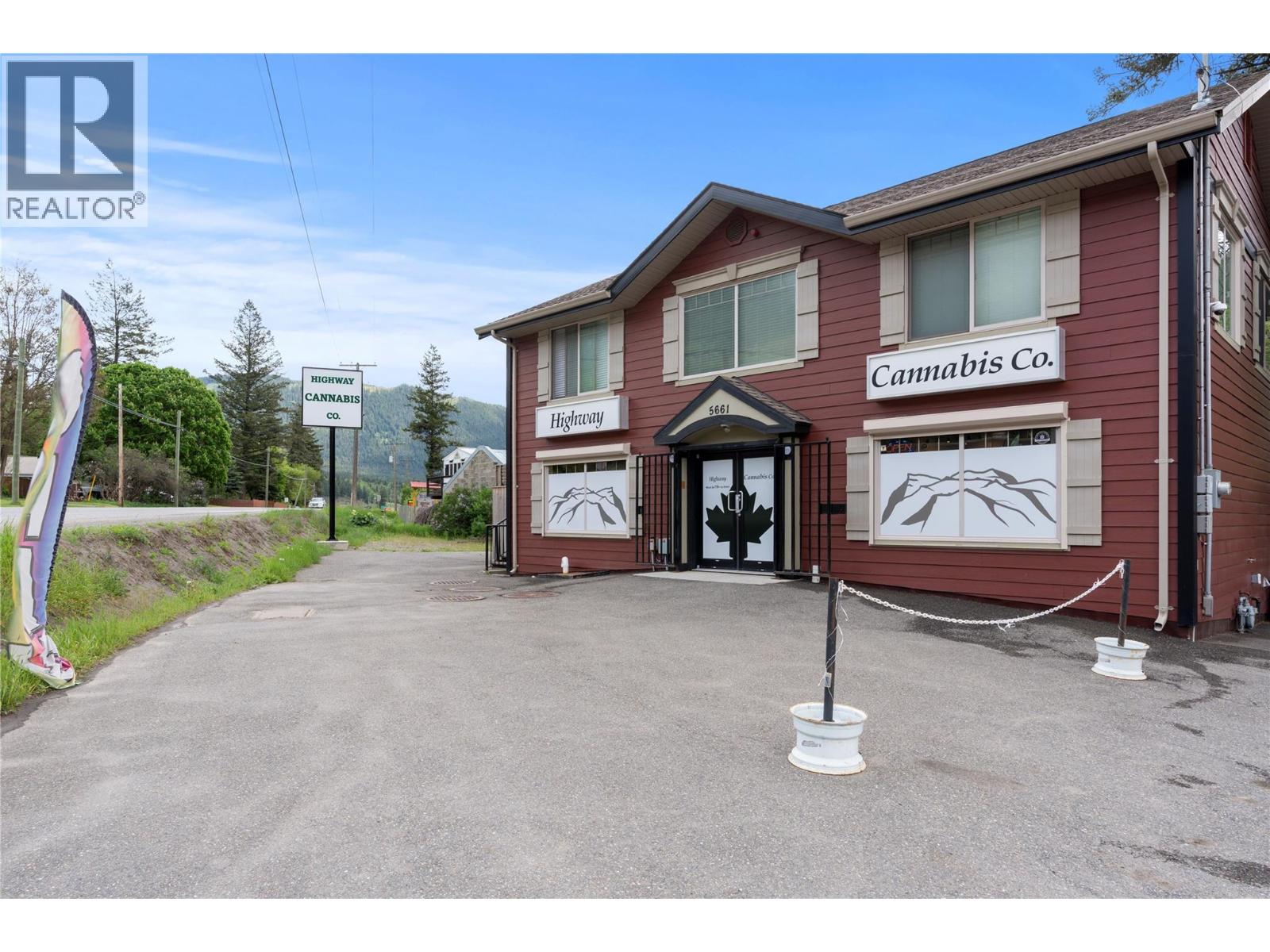 5661 97 Highway, Falkland, British Columbia