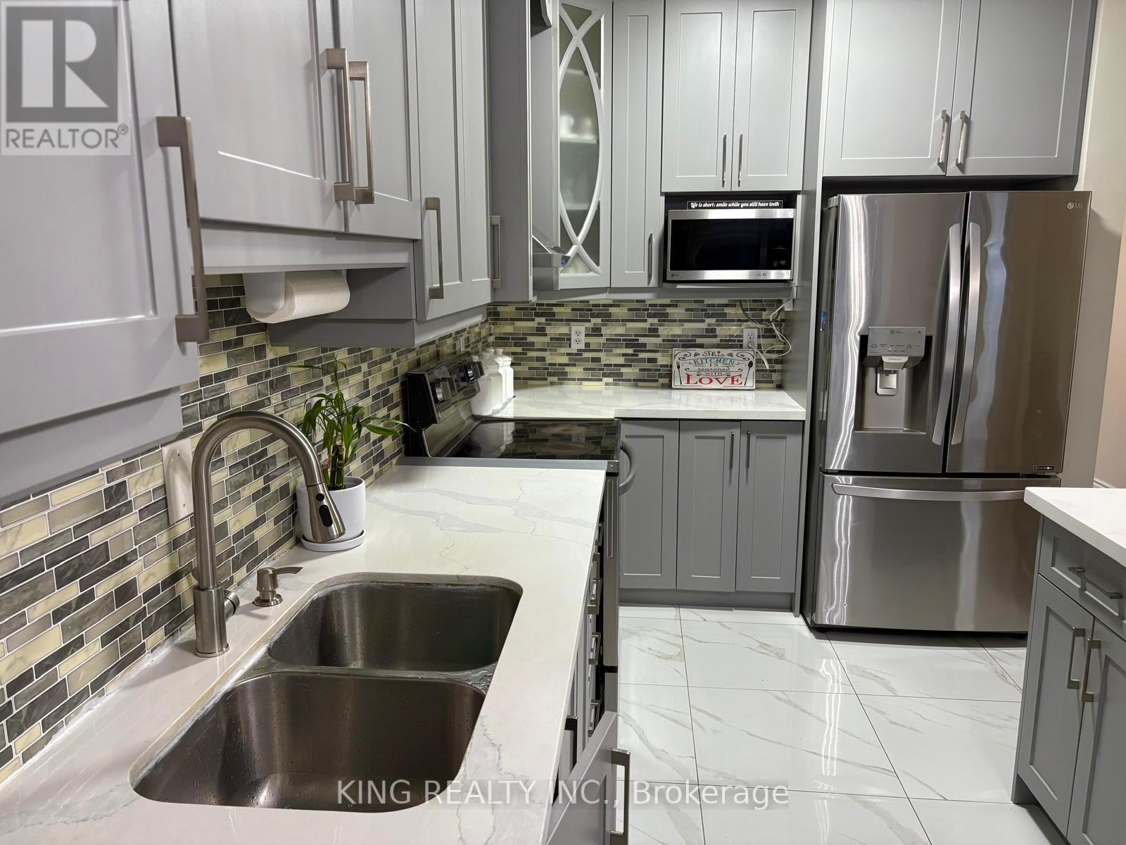 398 Sunny Meadow Boulevard, Brampton, Ontario  L6R 0N9 - Photo 5 - W12367522