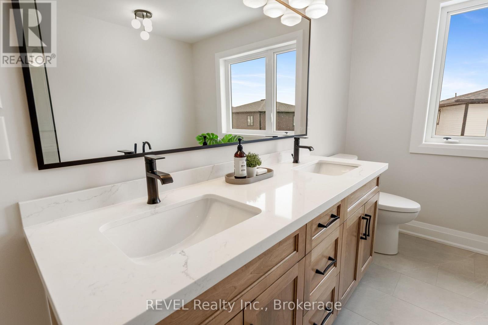 1 Elvira Way, Thorold, Ontario  L2V 0M7 - Photo 25 - X12381089