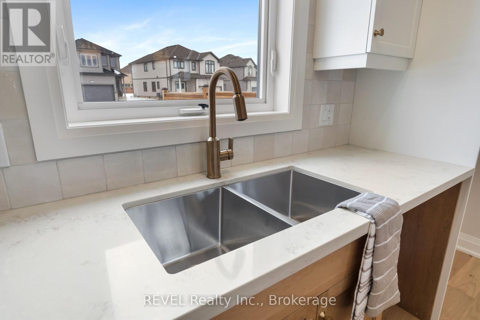 1 Elvira Way, Thorold, Ontario  L2V 0M7 - Photo 12 - X12381089