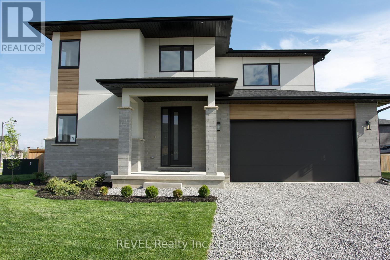 1 Elvira Way, Thorold, Ontario  L2V 0M7 - Photo 2 - X12381089