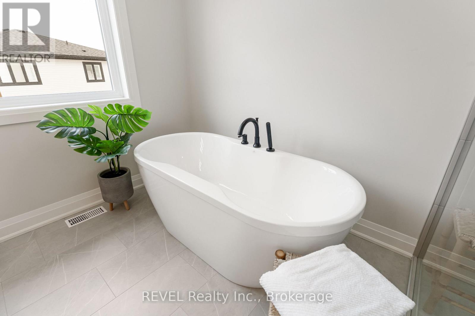 1 Elvira Way, Thorold, Ontario  L2V 0M7 - Photo 27 - X12381089