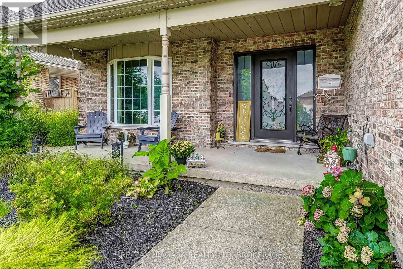 80 Green Meadow Crescent, Welland, Ontario  L3C 6X4 - Photo 4 - X12422648