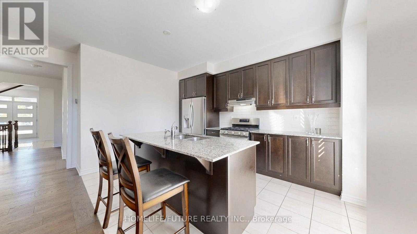 92 Barkerville Drive, Whitby, Ontario  L1P 0L8 - Photo 13 - E12422646