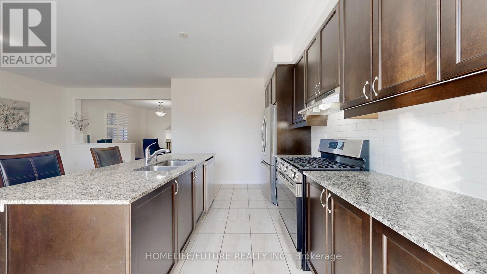 92 Barkerville Drive, Whitby, Ontario  L1P 0L8 - Photo 14 - E12422646