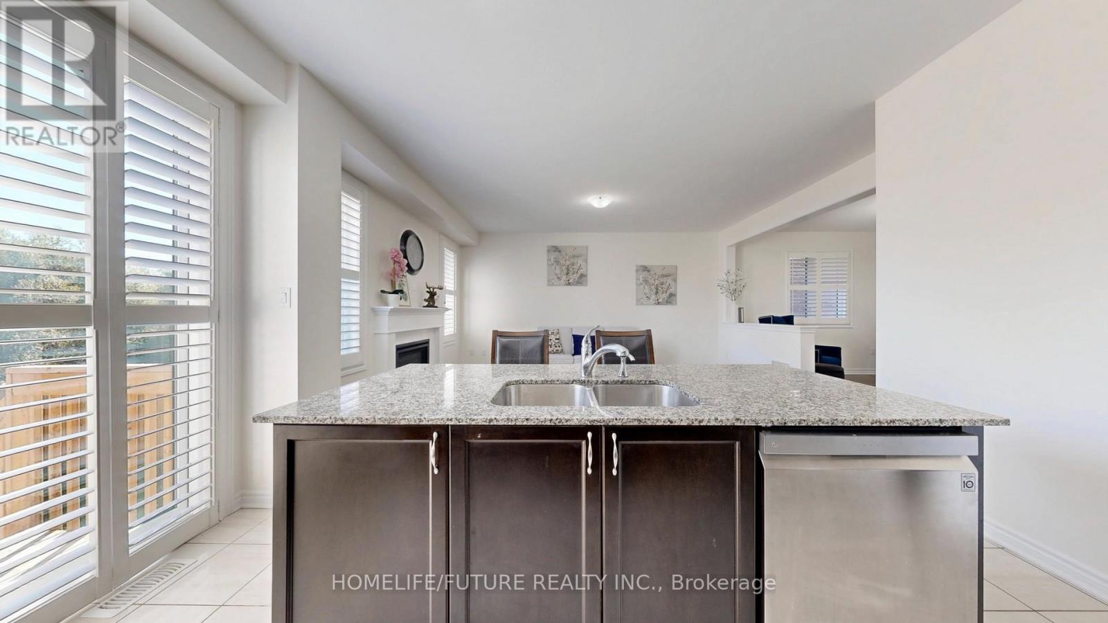 92 Barkerville Drive, Whitby, Ontario  L1P 0L8 - Photo 16 - E12422646