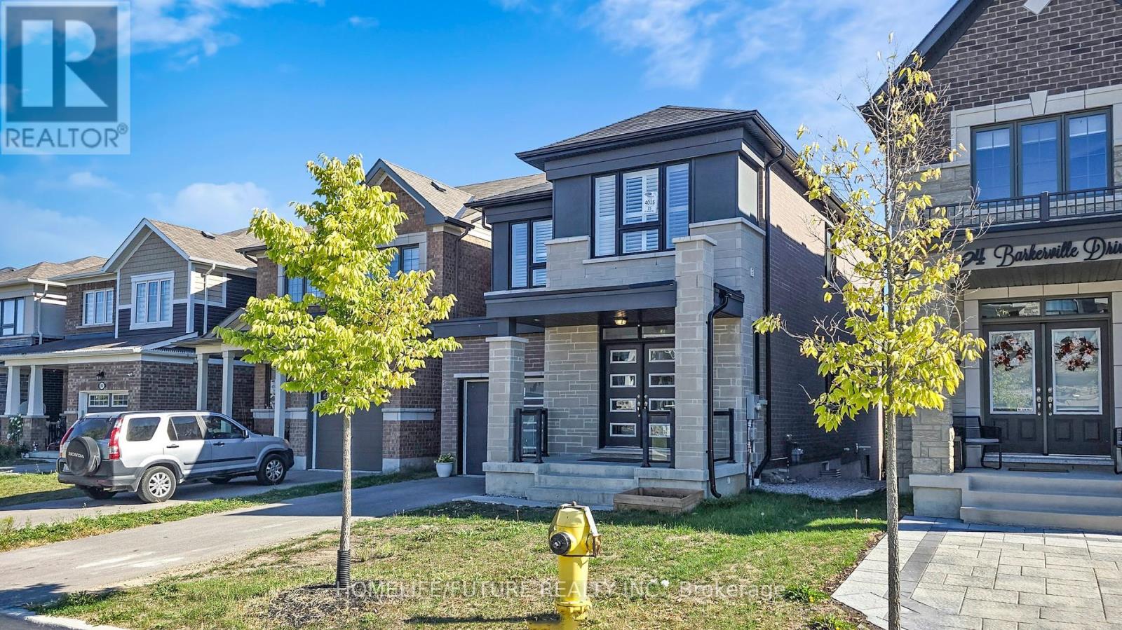 92 Barkerville Drive, Whitby, Ontario  L1P 0L8 - Photo 2 - E12422646