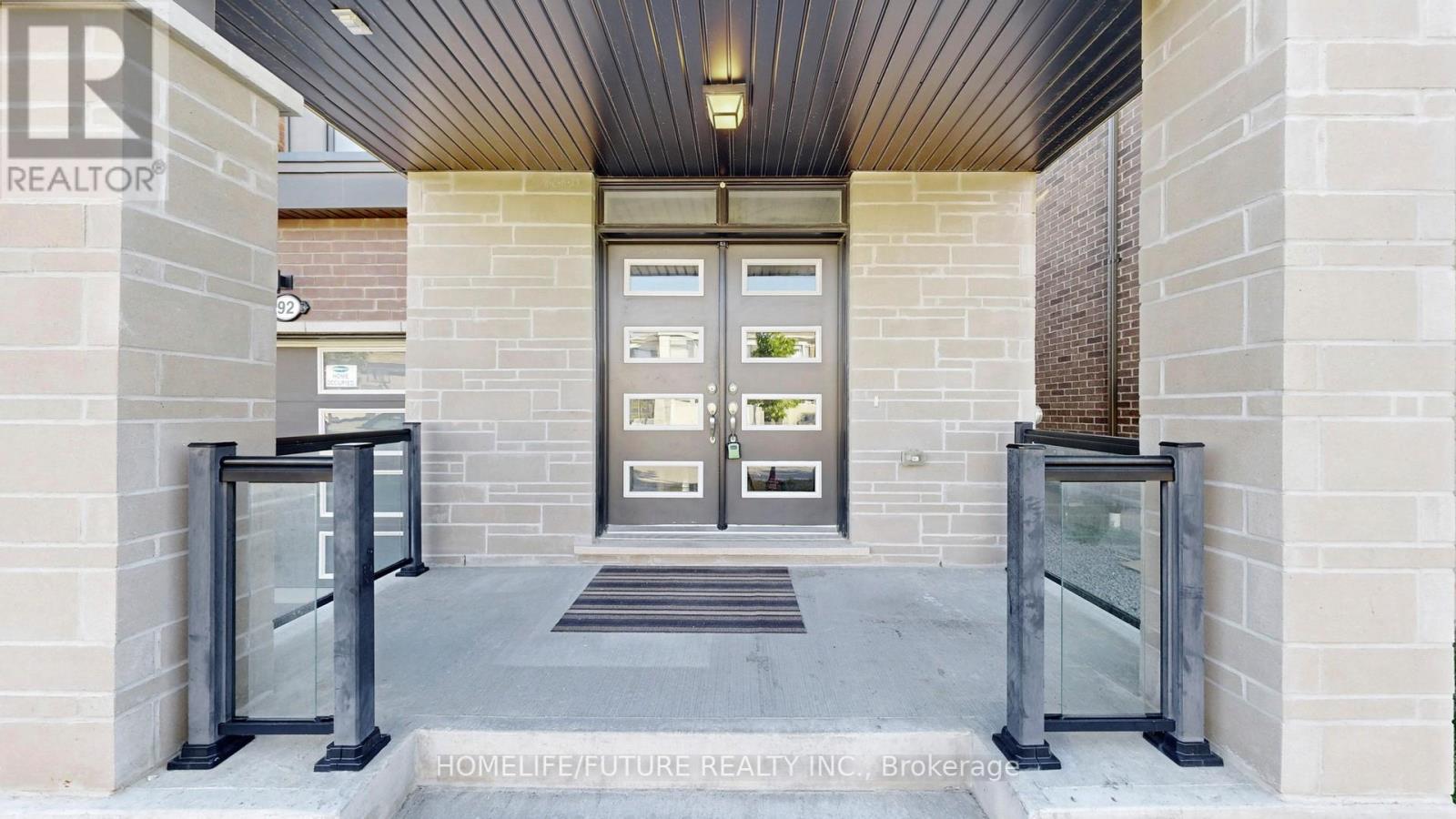 92 Barkerville Drive, Whitby, Ontario  L1P 0L8 - Photo 3 - E12422646