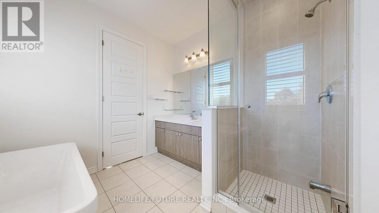 92 Barkerville Drive, Whitby, Ontario  L1P 0L8 - Photo 30 - E12422646